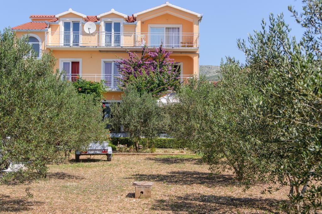 Apartments Grgic Trogir Luaran gambar